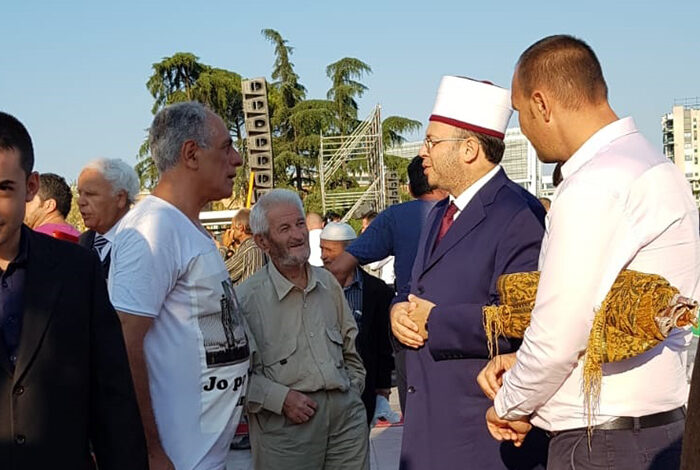 صلاة عيد الاضحي في تيرانا