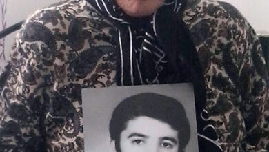 صورة انا ام واطالب ان يكون طفلي معي