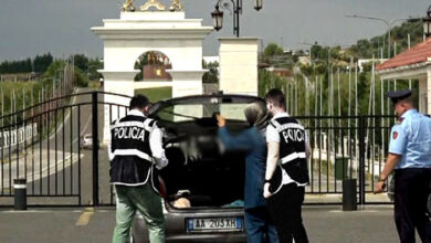 تمرکز الشرطة الألبانيه