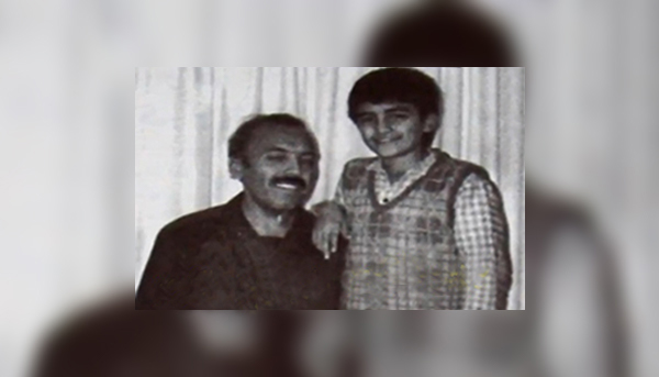 Zohair Zakeri next to his father