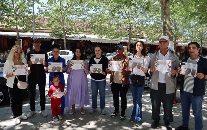 the ASILA association distributed brochures to the residents of "May 5" street.