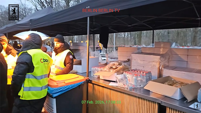 MEK-run Sandwich Booth