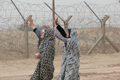 Ali Gholizade sisters behind the MEK Camp in Iraq called Camp Ashraf 