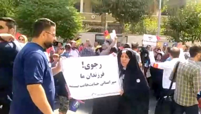 Nejat Society gathering in front of Turkey Embassy