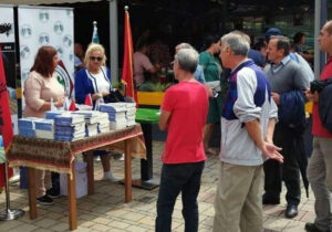 میز کتاب آسیلا در گورچا آلبانی