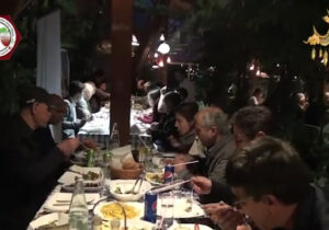 ضیافت افطاری انجمن آسیلا در نزدیکی زندان اشرف ۳