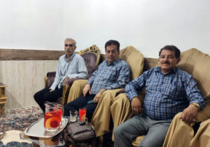 دیدار اعضای انجمن نجات خوزستان با خانواده محمود آبادی در آبادان