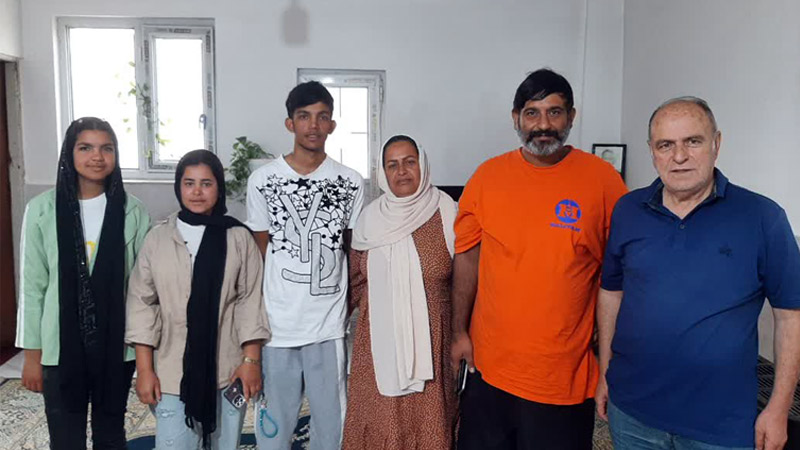 ملاقات اعضای انجمن نجات مازندران با فرزند عبدالحسین آهنگر طبقی