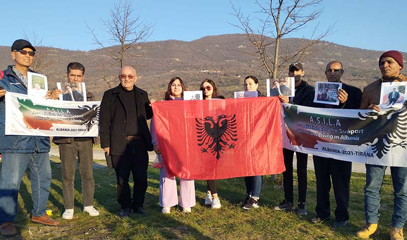 نیایش جمعی اعضای آسیلا در کلیسا