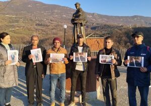 نیایش جمعی اعضای آسیلا در کلیسا برای یاران بازداشتی