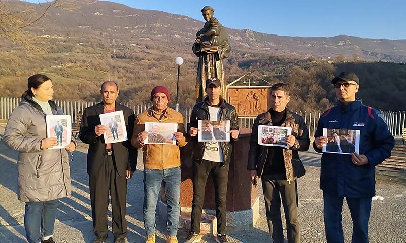 نیایش جمعی اعضای آسیلا در کلیسا برای یاران بازداشتی