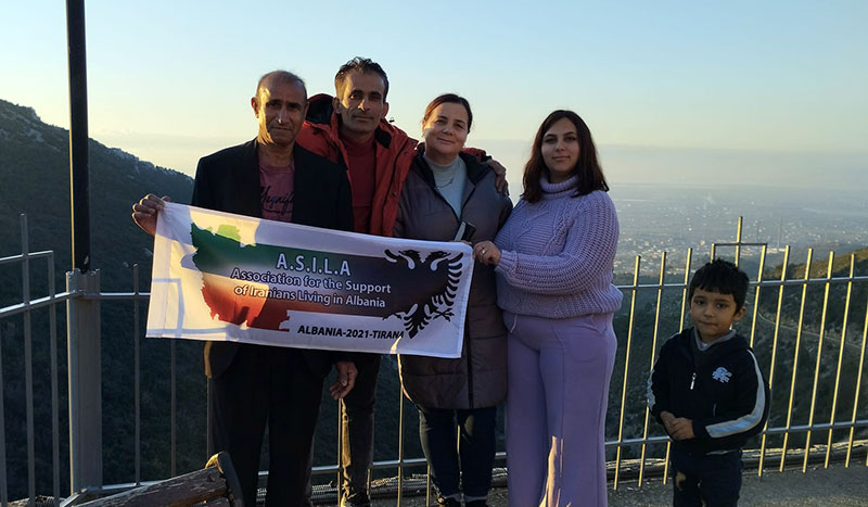 نیایش جمعی اعضای آسیلا در کلیسا