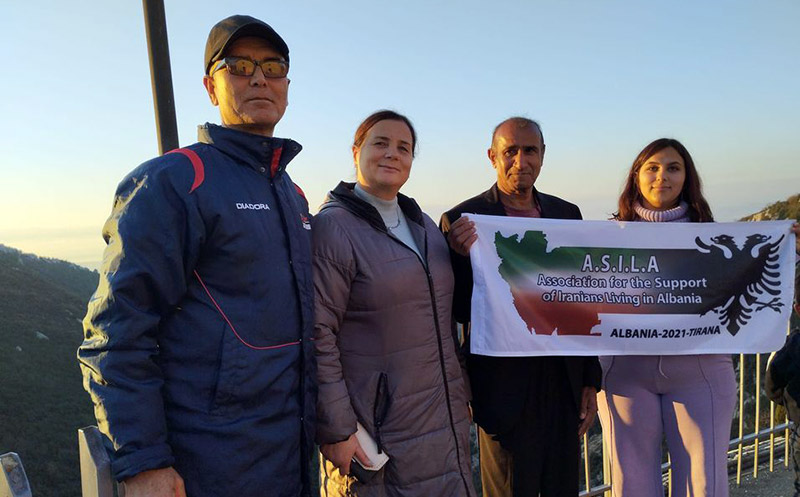 نیایش جمعی اعضای آسیلا در کلیسا