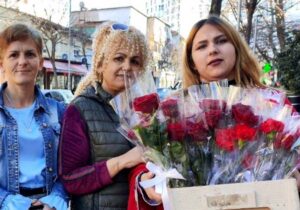 فعالیت اجتماعی انجمن نجات آلبانی در روز جهانی زن