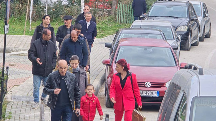 دیدار انجمن نجات آلبانی از کلیسای Jezu Krishtit