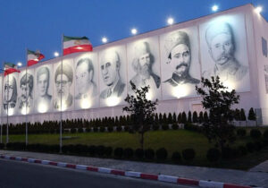 این کجا و آن کجا؟