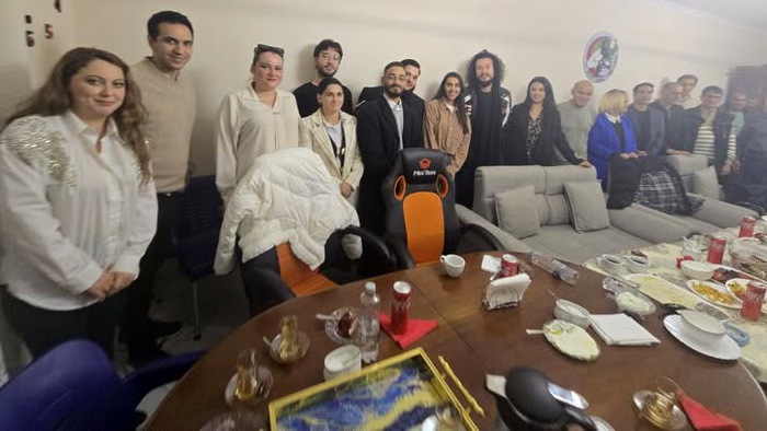 نشست انجمن نجات در آلبانی با هنرمندان