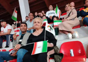 حضور اعضای انجمن نجات آلبانی در استادیوم برگزاری مسابقات جهانی کشتی