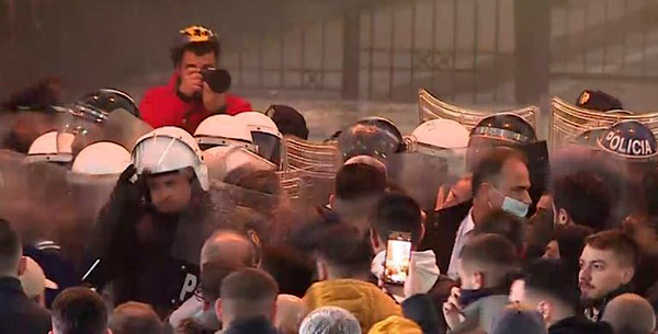 اعتراضات مردم آلبانی علیه فقر و فساد