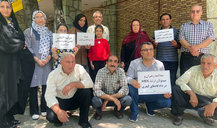 خانواده های البرزی در تجمع مقابل سفارت ترکیه