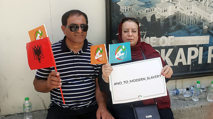 خانواده های البرزی در تجمع مقابل سفارت ترکیه