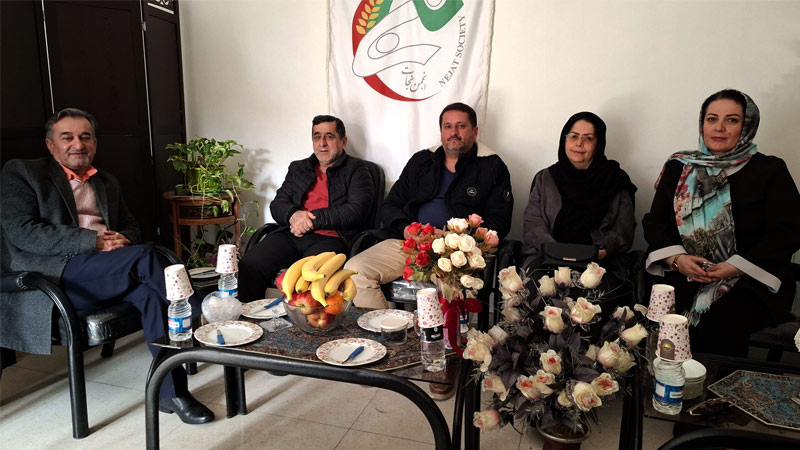 دیدار خانواده چشم انتظار هادی آلفته با مسئول انجمن نجات گیلان