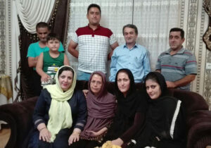 دیدار صمیمانه از خانواده هادی آلفته از اعضای گرفتار در فرقه رجوی