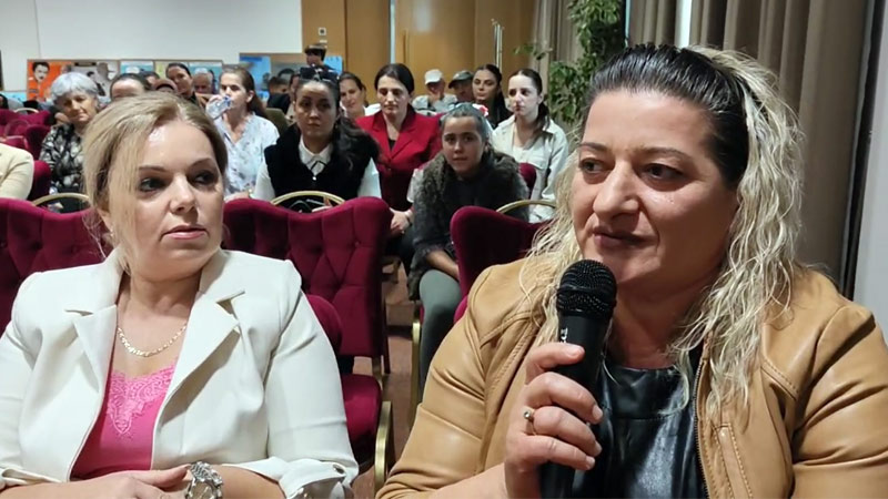 صحبتهای استاد دانشگاه خانم آنیلا دیگلی Anila digli در کنفرانس اکران مستند مادر، عشق، جدایی