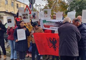 گزارش شبکه کریستال تی وی آلبانی از تجمع اعتراضی جامعه ایرانی و انجمن آسیلا