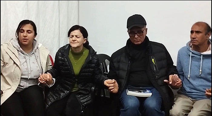 شرکت اعضای آسیلا در مراسم مذهبی کلیسای تیرانا و اهدای کتاب