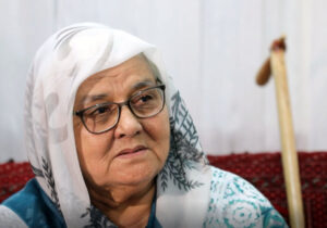 بیاد مادر آتابای مهربان که حسرت بدل رفت