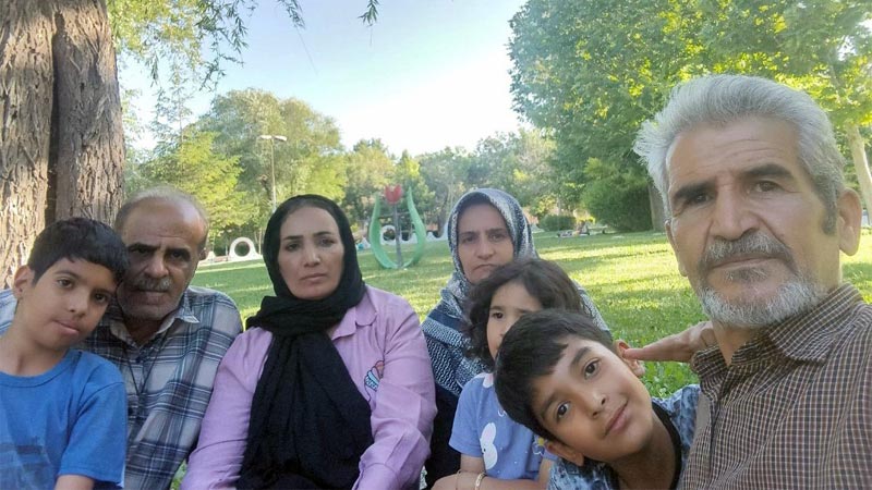 زندگی آزاد در کنار خانواده در مقابل زندگی اسارت بار در کمپ رجوی