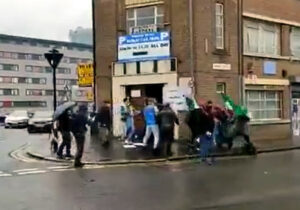 حمله مجاهدین به زن ایرانی شرکت کننده در انتخابات