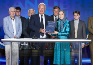 رابطه بلک‌من با مجاهدین خلق باید مورد بررسی قرار گیرد