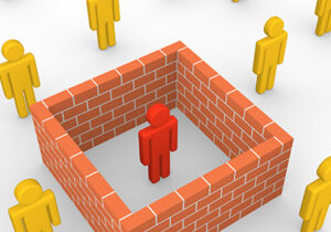 یک عضو مسئله دار در فرقه مجاهدین با چه محرومیت هایی روبرو می شود؟