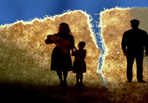 پاسخ به پرسش سختِ چرایی ممنوعیت تماس با خانواده در فرقه رجوی