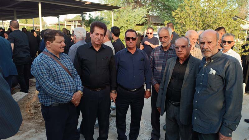 شرکت هیئت انجمن نجات خوزستان در مراسم خاکسپاری خواهر علی اکرامی