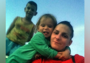 آغوش گرم مادر، التیام بخش تمام زخم های آدمیست