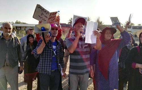 اولین حضور خانواده های خوزستانی در مقابل پادگان اشرف – قسمت دوم