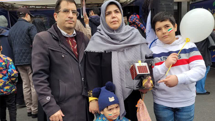 حضور خانواده محمد جعفر نجفی در راهپیمایی 22 بهمن