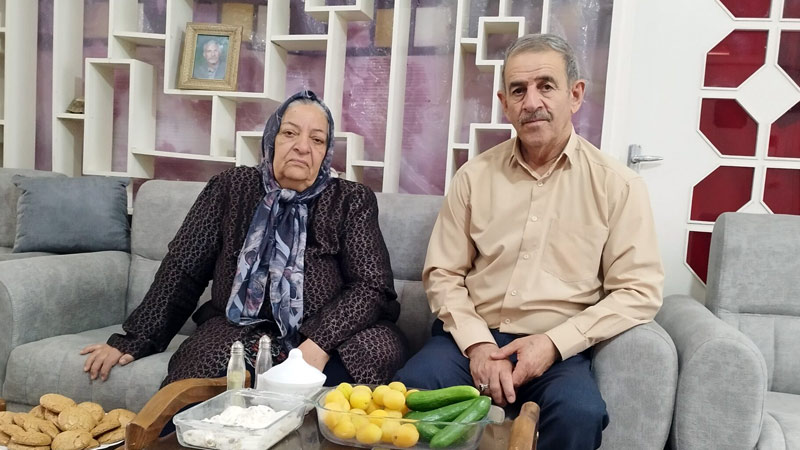 دیدار اعضای انجمن نجات اصفهان با مادر علی فاتحی