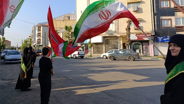 پای پرچم ایران ایستاده ایم