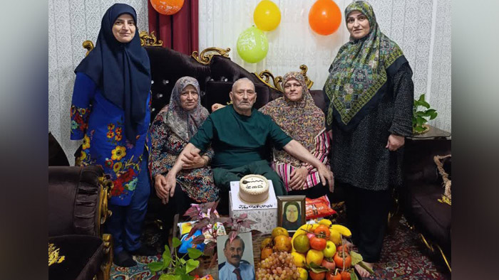 دورهمی خانواده علی قلیزاده به مناسبت تولدش