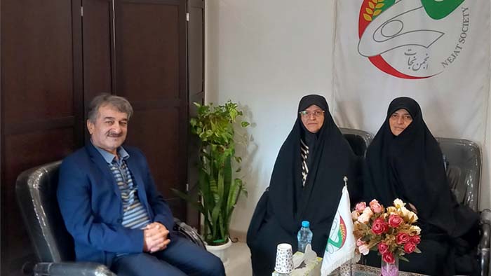 خواهران علی قلیزاده در دفتر انجمن نجات