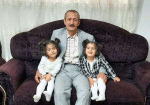 خاطره محمد رضا گلی از حضور خانواده ها پشت درب کمپ اشرف – قسمت دوم