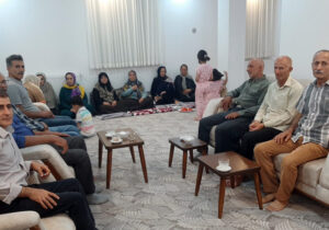 ما اینجا به کوری چشم رجوی از ته دل می خندیم و شادی می کنیم