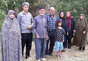 دیدار انجمن نجات اراک با خانواده عباس گلریزان