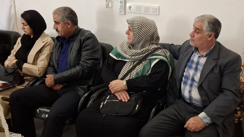 دیدار مسئول انجمن نجات گیلان با خانواده رضا حسن زاده گرفتار در فرقه رجوی