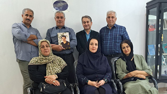 ملاقات با خانواده ولیرضا اکبری و رضا حسن زاده