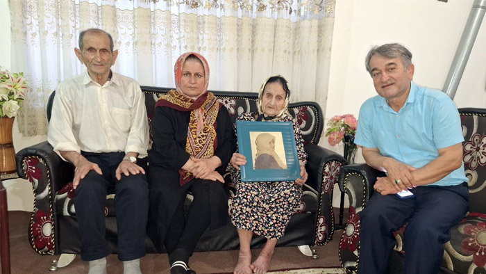 دیدار اعضای انجمن نجات گیلان از والدین سالمند زهرا حسینی 